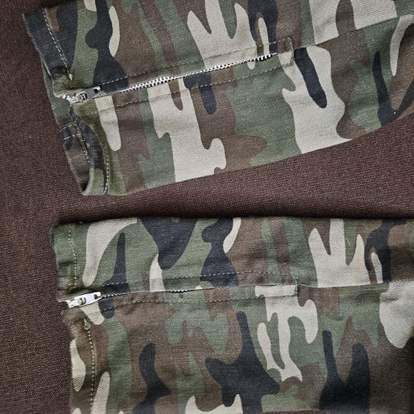 Forever 21 Jeans Camouflage Jeans with pockets. - Picture 9 of 11